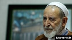 محمد یزدی عضو فقهای شورای نگهبان می‌گوید قانون انتخابات باعث شده که هزار و چند نفر برای ریاست جمهوری اسم بنویسند.