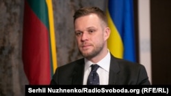 Коментуючи розвиток подій на Харківщині, очільник МЗС Литви Ґабріелюс Ландсбергіс зауважив, що українцям «неймовірно важко»