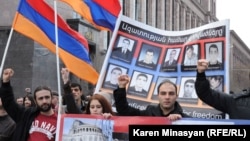 Armenia -- Opposition supporters pay tribute to victims of March 1, 2008 violence in Yerevan, 01Mar2013