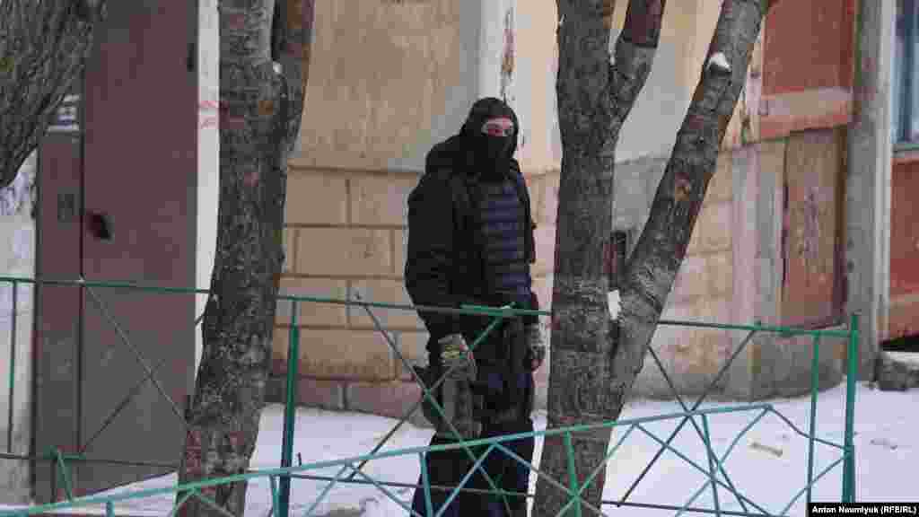 Эмиль Курбединов является адвокатом у нескольких фигурантов «дела Хизб ут-Тахрир», а также крымского журналиста Николая Семены
