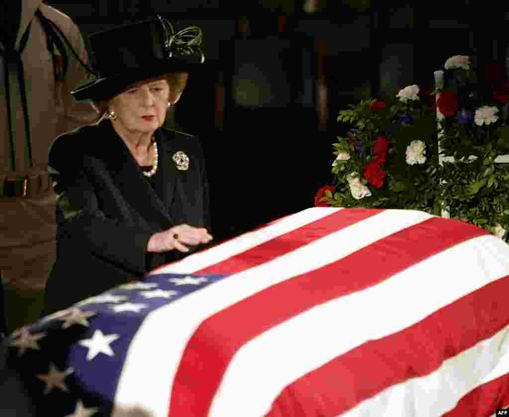 Margaret Thatcher na sahrani Ronalda Reagana, 2004.