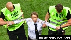 Protest Pussy Riot na stadionu Lužnjiki 15. jula 2018.