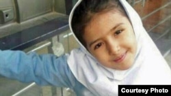 آتنا اصلانی ۲۸ خرداد ۱۳۹۶، به قتل رسید و جسد وی ۲۰ روز بعد در پارکینگ مغازه قاتل پیدا شد