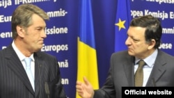 Еврокомиссиянын президенти Мануэл Бароссо Украинанын президенти Виктор Ющенко менен, Брюссел, 18-март, 2009-ж.