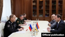 Russia - Deputy Defense Minister Anatoly Antonov (L) meets with his Armenian counterpart Davit Tonoyan in Moscow, 14Jun2016.