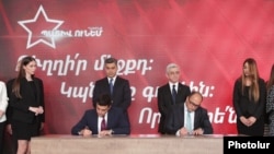 Armenia - Former President Serzh Sarkissian and former National Security Service Director Artur Vanetsian preside over the official establishment of an opposition alliance comprising their political parties, May 15, 2021