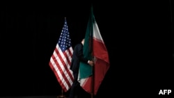 هیات ایران در وین ابتدا دیدار دوجانبه‌ای با هیات بریتانیا برگزار کرد و بعد به دیدار مشابه‌ای با هیات آمریکا رفت.
