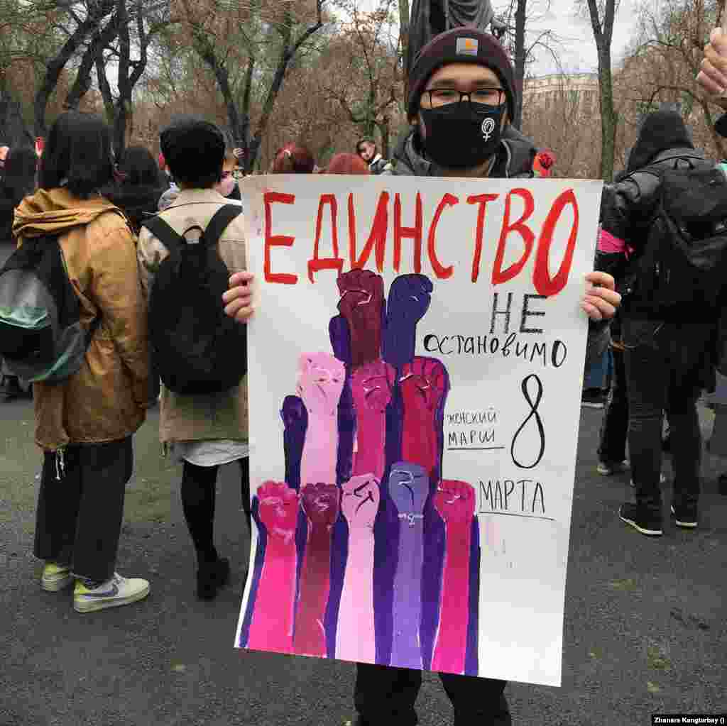 Главными требованиями организаторов и участников марша были: обеспечение женщин и мужчин равной оплатой труда, принятие законов, защищающих женщин от сексуальных домогательств и насилия, и желание видеть больше женщин во власти. 