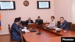 Կենտրոնական ընտրական հանձնաժողովը նիստի ժամանակ, 8-ը հունվարի, 2013թ.