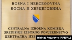 Tabla na ulazu u Centralnu izbornu komisiju BiH