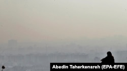 Szmog borítja Teheránt, Irán fővárosát, 2020. október 16-án.