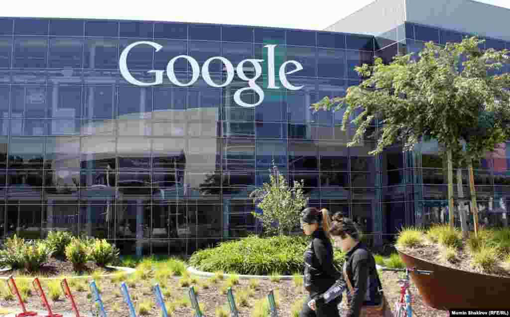 Кремний өрөөнүндөгү Маунтин-Вьюда жайгашкан Googleplex деп таанылган Google корпорациясынын баш кеңсеси. 