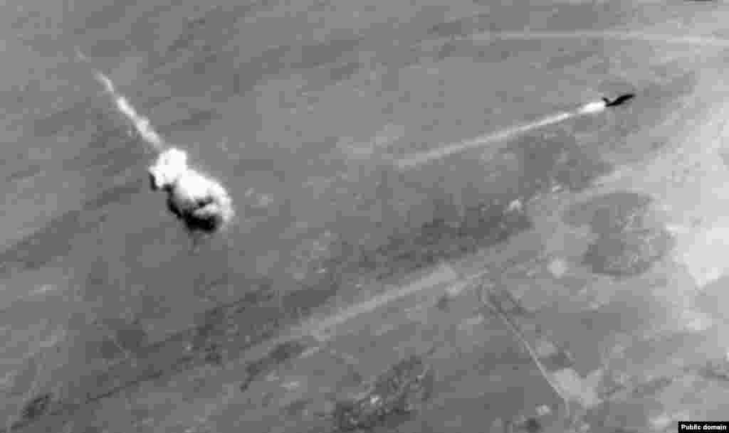 В США разработка стелс-технологий началась в 1970-е годы, после того как исследование выявило, что большинство американских самолетов во время вьетнамской войны было сбито самолетами, которых не видели пилоты 