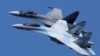 Avioanele de luptă Sukhoi Su-35 ale echipei de acrobație acrobatică „Sokoly Rossii” zboară în formație în timpul unei repetiții pentru show-ul aerian de la Krasnoyarsk, Rusia, 1 august 2019.