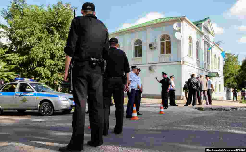 В здание Меджлиса крымскотатарского народа нагрянули российские силовики, 16 сентября 2014 года