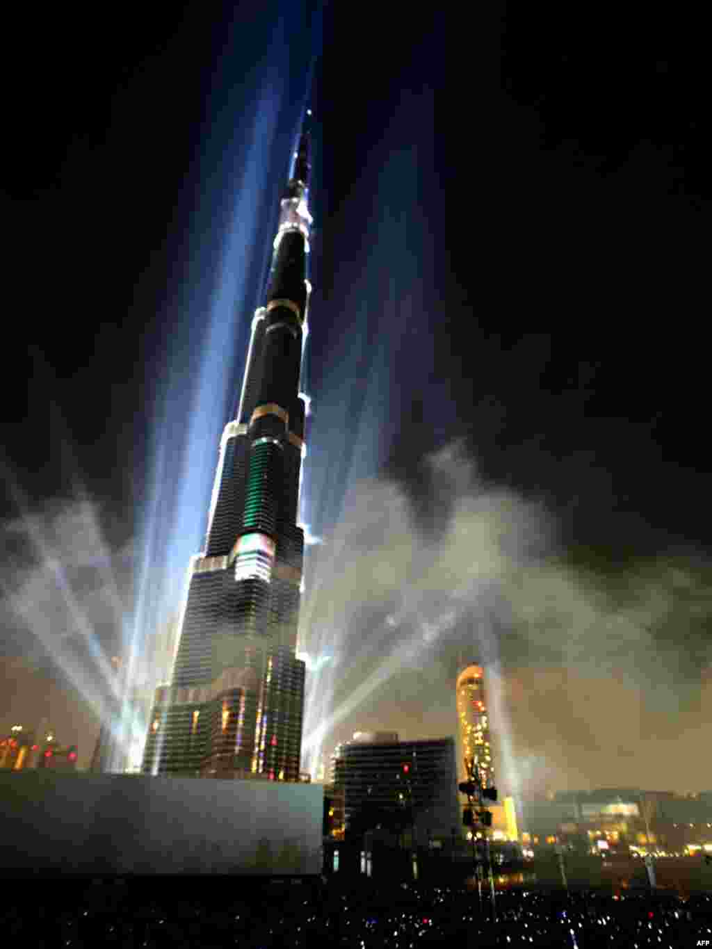 Saudijska Arabija - Otvaranje najvećeg tornja, Burj Khalifa, uz laserski show, Dubai, 04.01.2010. Foto: AFP / Karim Sahib