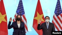 Kamala Harris amerikai alelnök Pham Minh Chinh vietnámi miniszterelnökkel augusztus 25-én