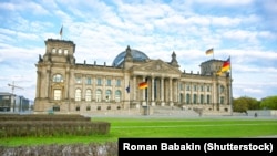 The Bundestag is based in the Reichstag building on Berlin's Konigsplatz.